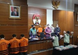 Walikota Bekasi Rahmat Effendi Rompi Oanye